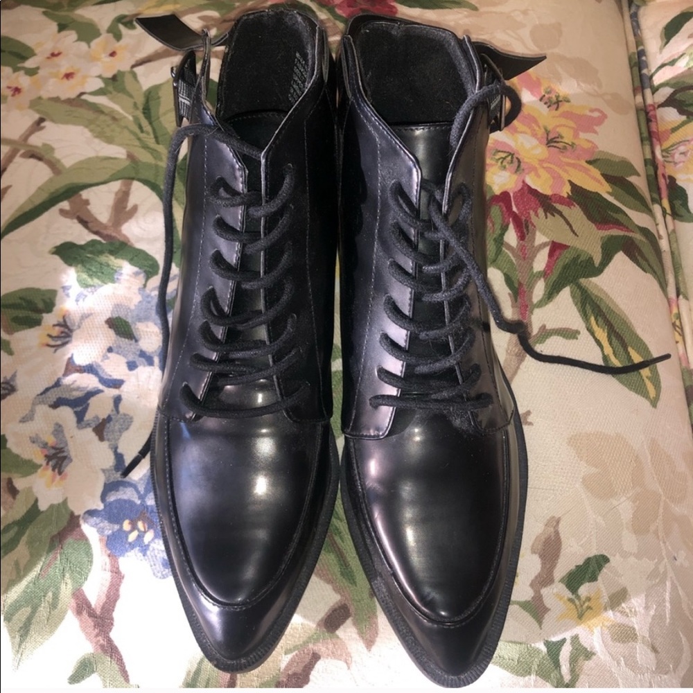 Point lace up boot